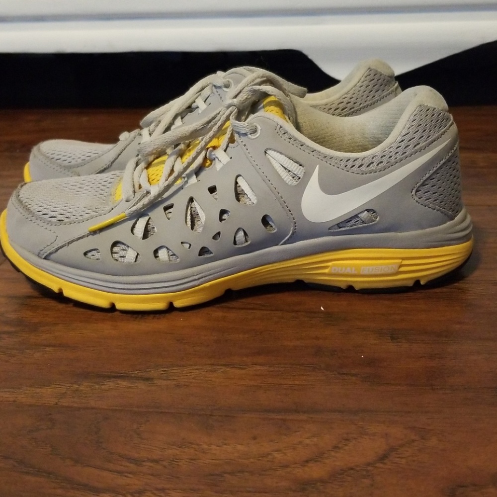 Nike Livestrong Dual Fusion Run 2 Running Shoes